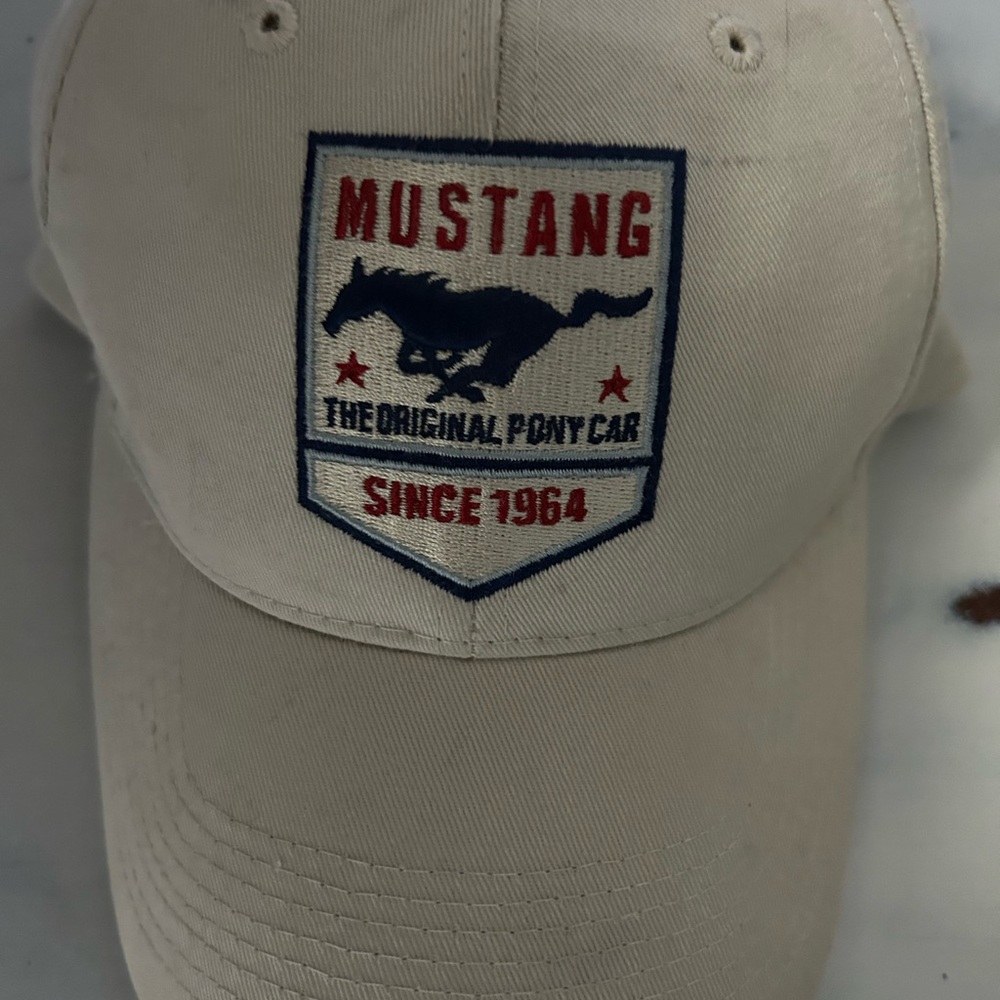 Mustang Beige Cap